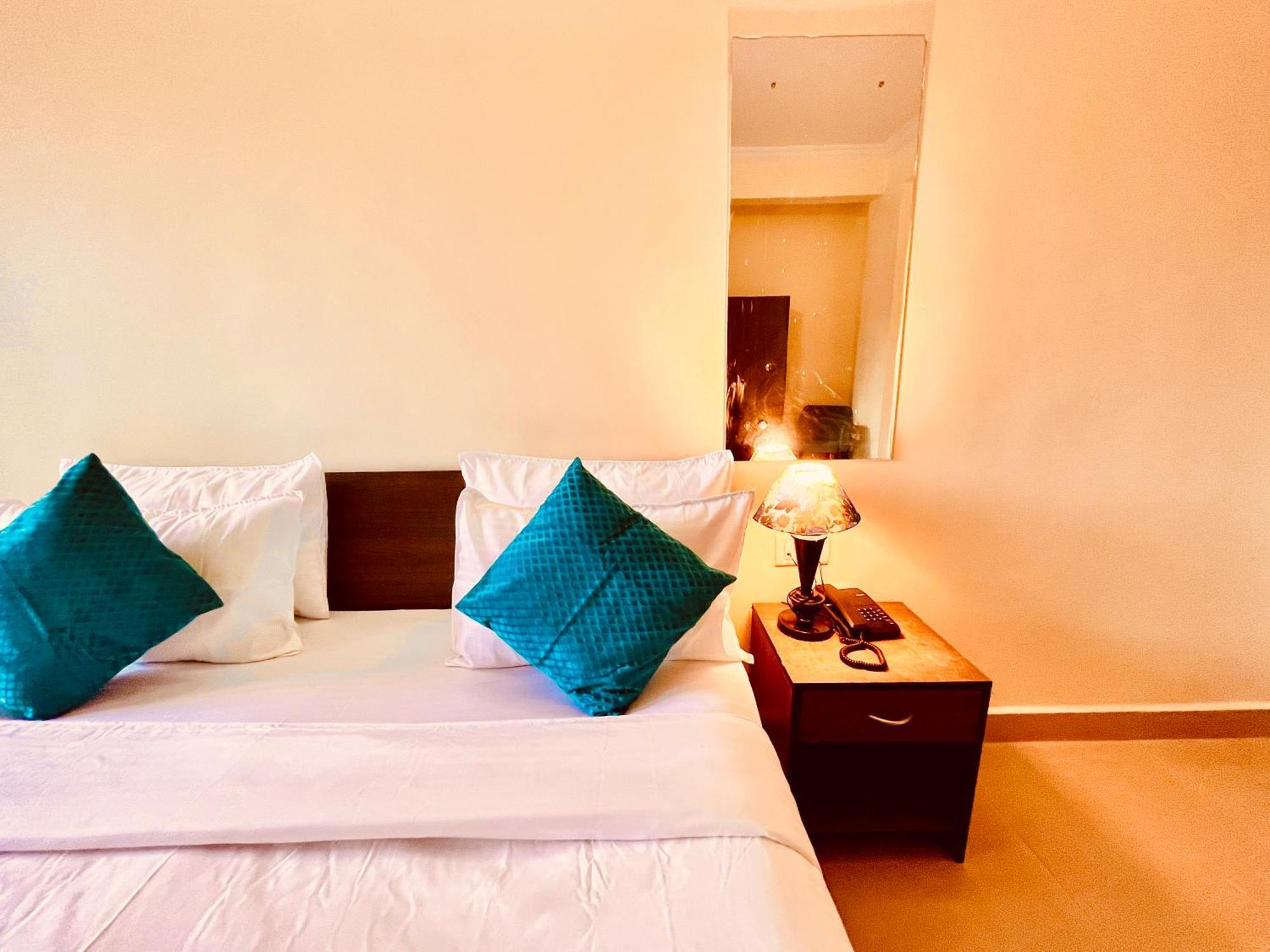 Summer Beach Resort, Goa - #Near Baga Beach #Swimming Pool #Garden #Bar #Lift #Premium Rooms #Property Of The Year #70565-84665 Calangute Zewnętrze zdjęcie